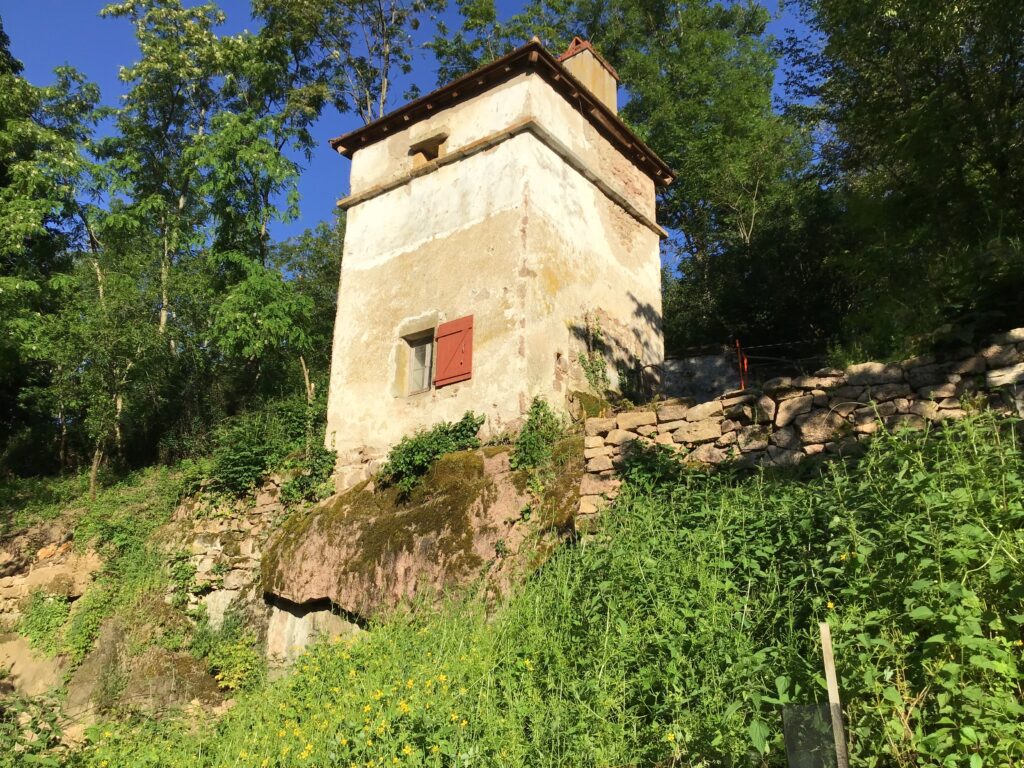 Pigeon House in Parc Joly, Semur-en-auxios