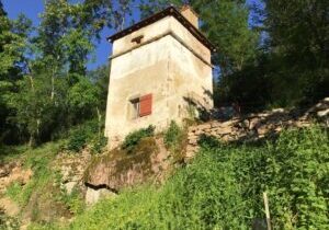 Pigeon House in Parc Joly, Semur-en-auxios